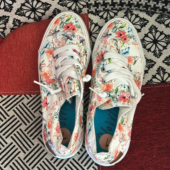 Blowfish Malibu Women’s Maura Floral Sneaker - Size 7 - Picture 4 of 5
